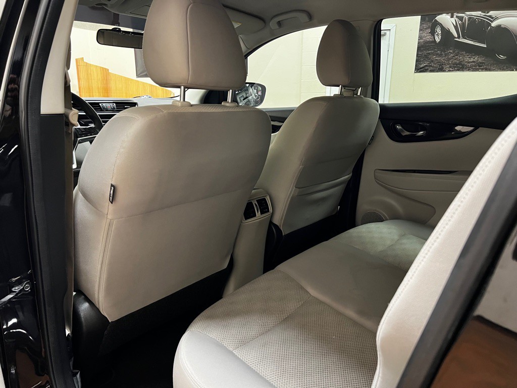 2017 Nissan Rogue Image 17