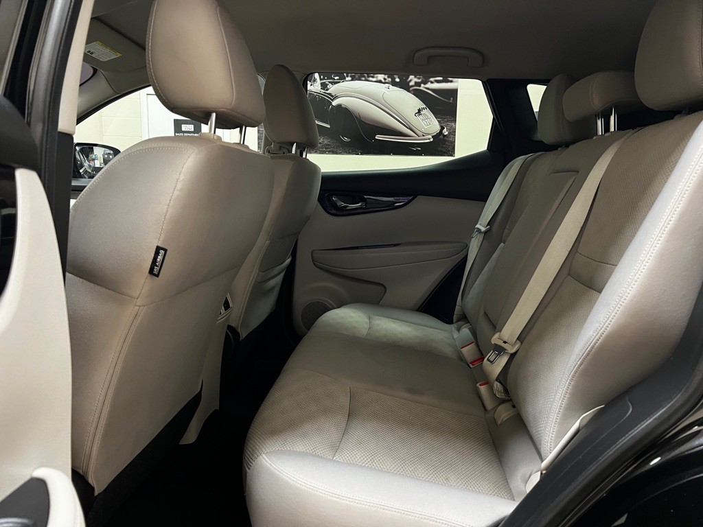2017 Nissan Rogue Image 18