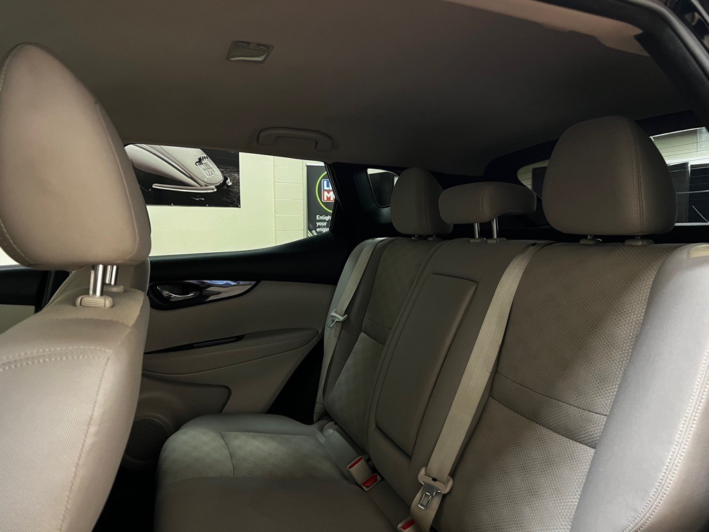 2017 Nissan Rogue Image 19