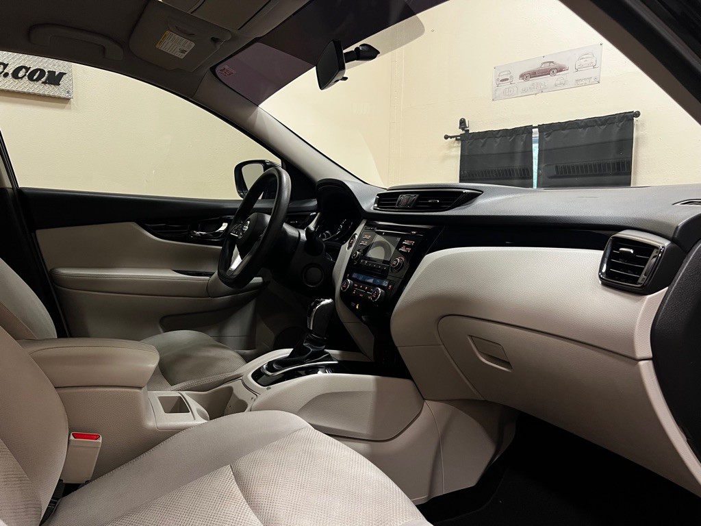 2017 Nissan Rogue Image 24