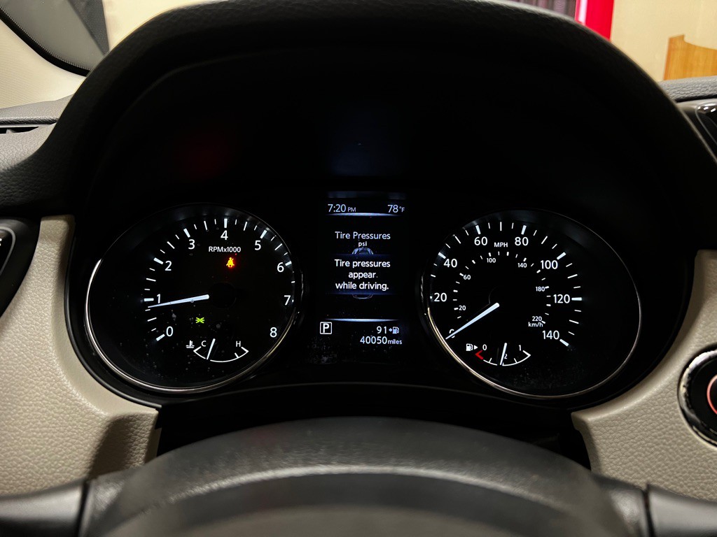 2017 Nissan Rogue Image 25