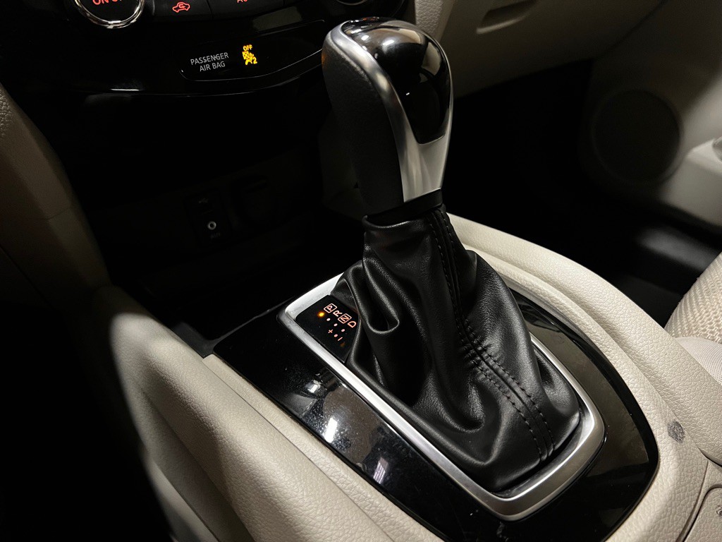 2017 Nissan Rogue Image 30