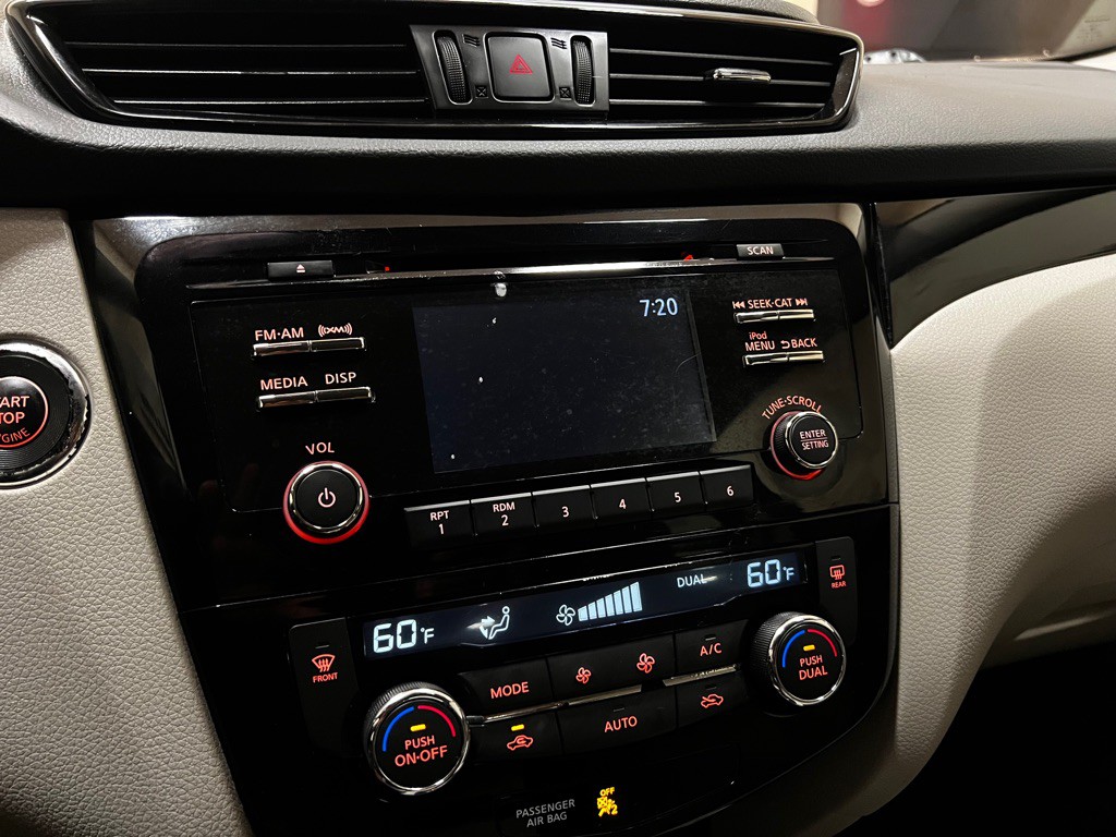 2017 Nissan Rogue Image 32