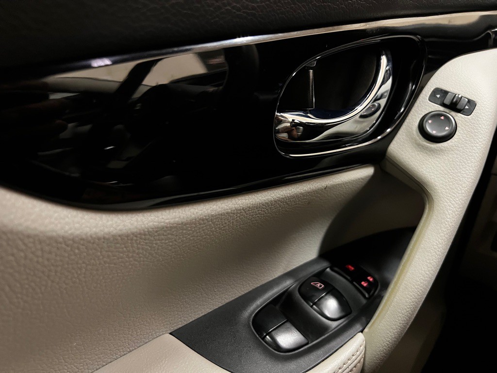2017 Nissan Rogue Image 33