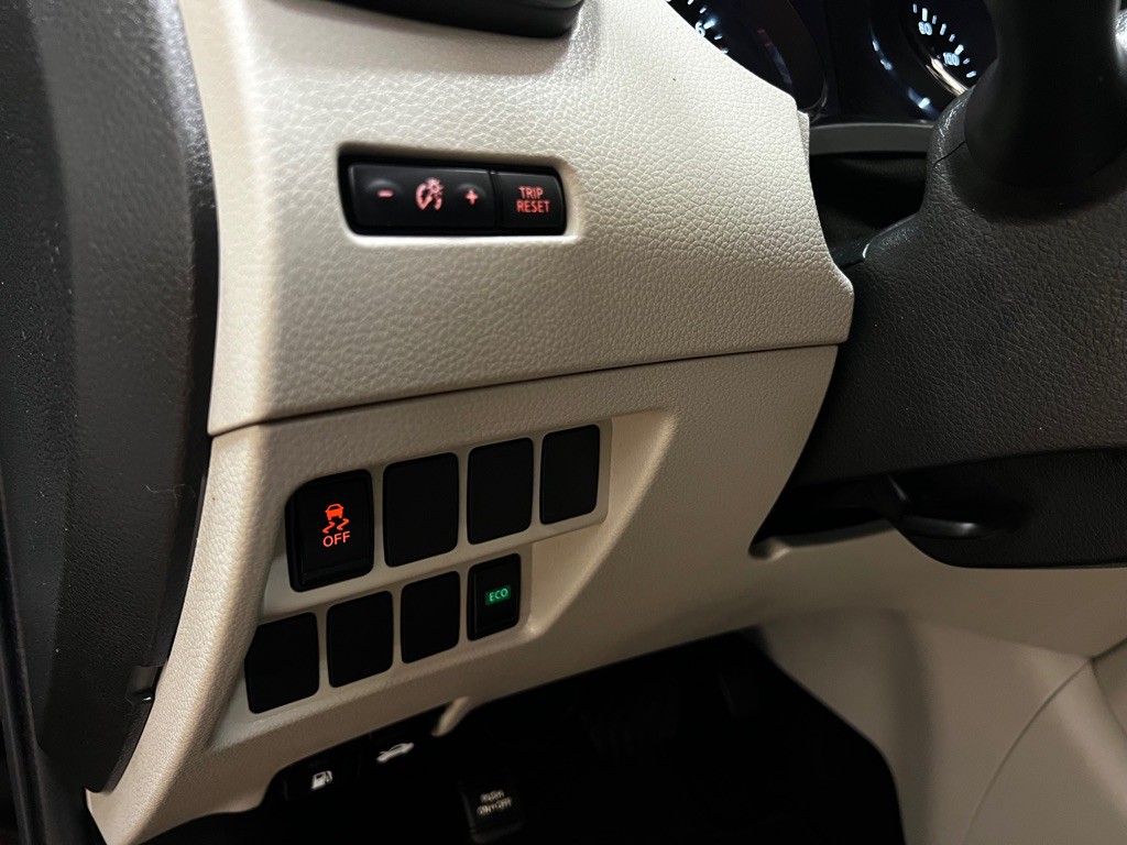 2017 Nissan Rogue Image 38