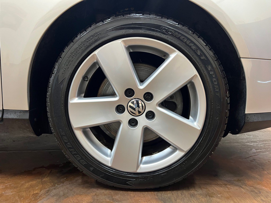 2009 Volkswagen Passat Image 11