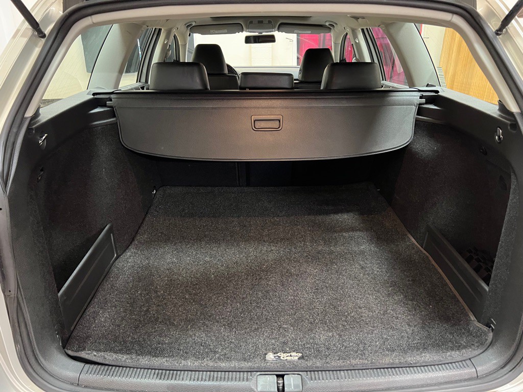 2009 Volkswagen Passat Image 14