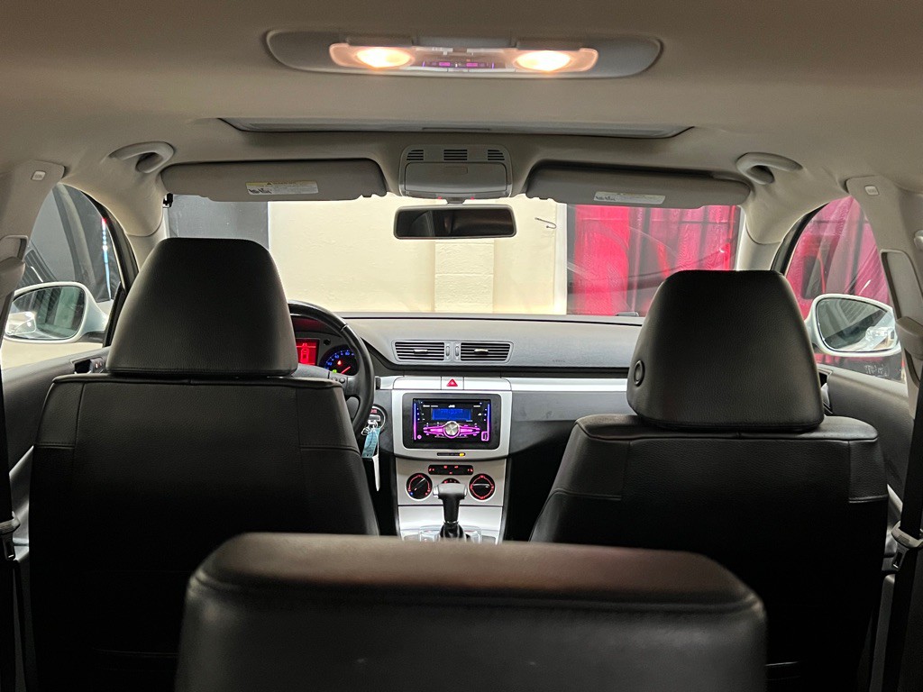 2009 Volkswagen Passat Image 15