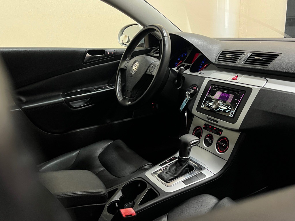 2009 Volkswagen Passat Image 20