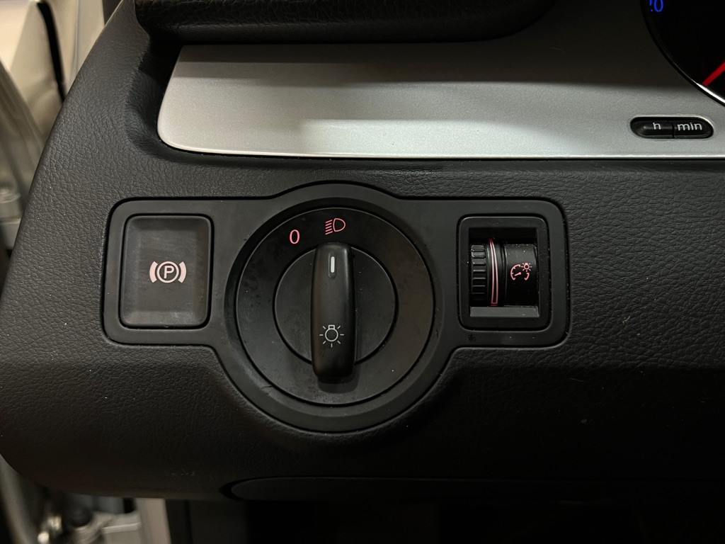 2009 Volkswagen Passat Image 22