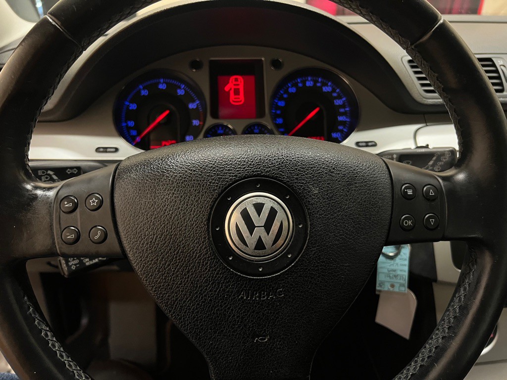 2009 Volkswagen Passat Image 24