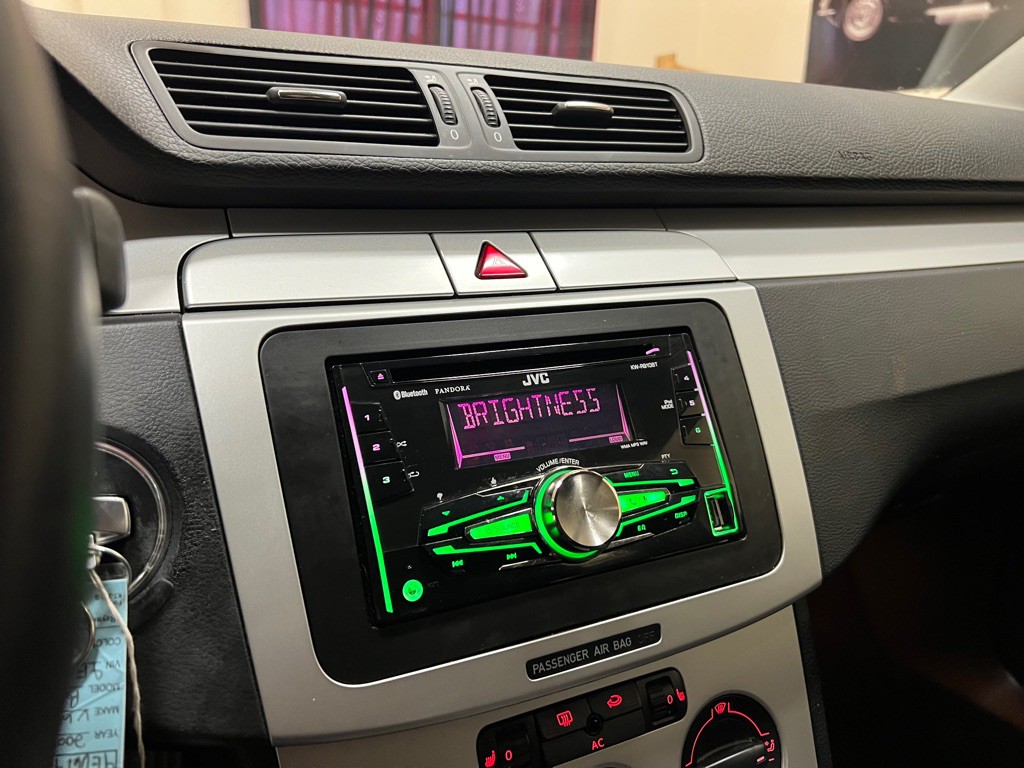 2009 Volkswagen Passat Image 25