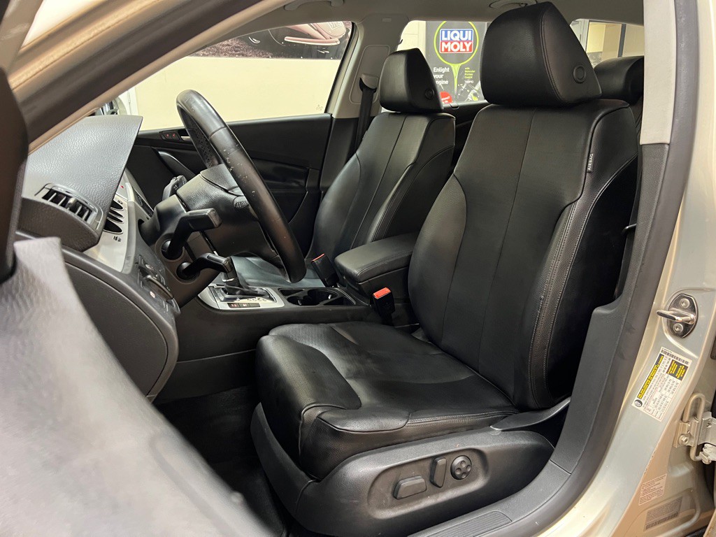 2009 Volkswagen Passat Image 29