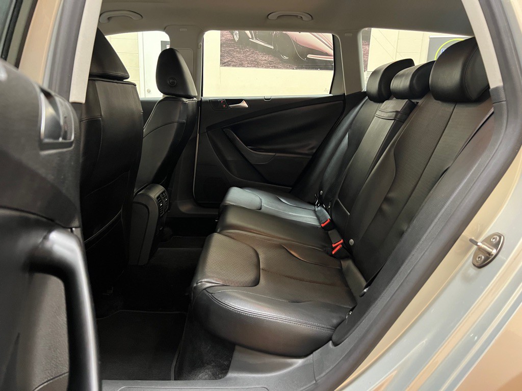 2009 Volkswagen Passat Image 31