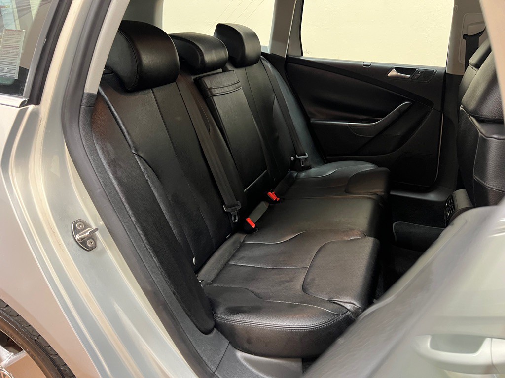 2009 Volkswagen Passat Image 32