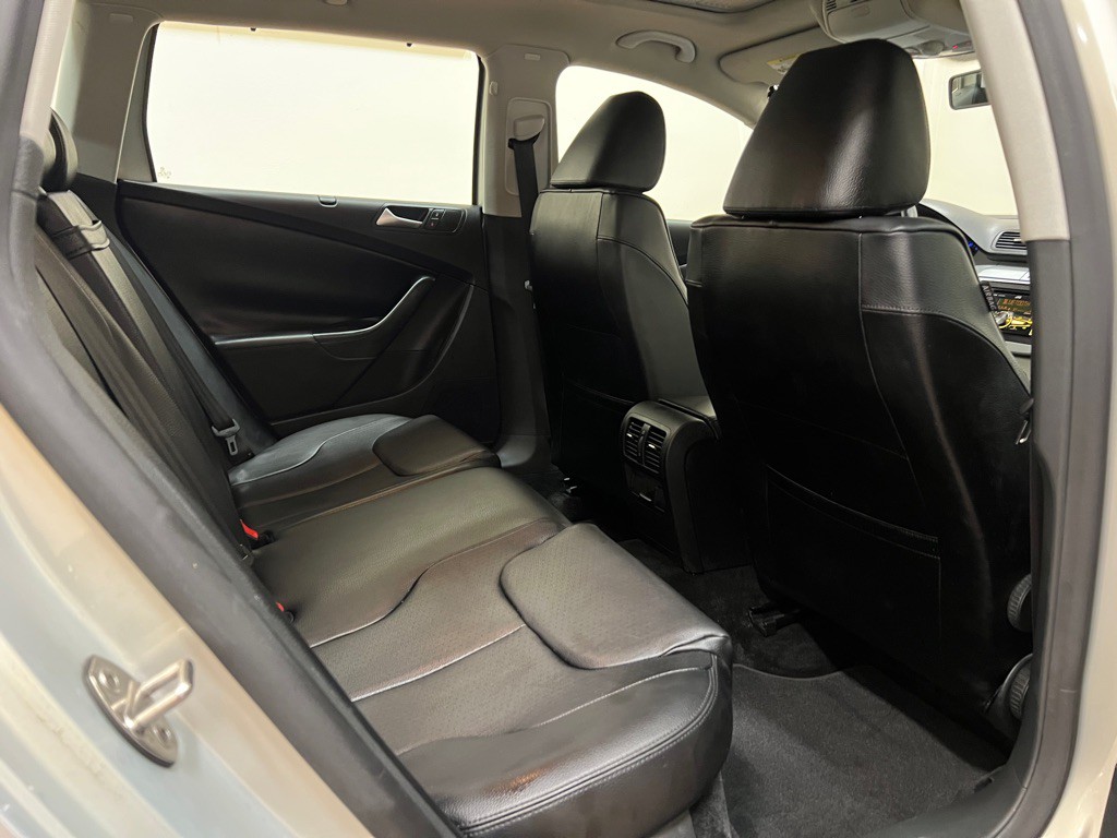 2009 Volkswagen Passat Image 33