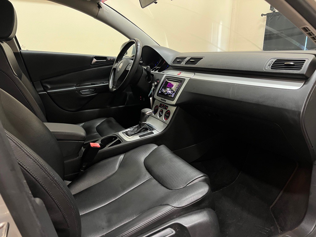 2009 Volkswagen Passat Image 35