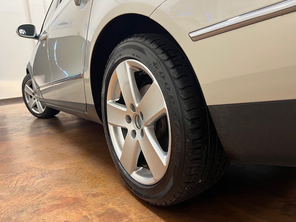 2009 Volkswagen Passat Image 39