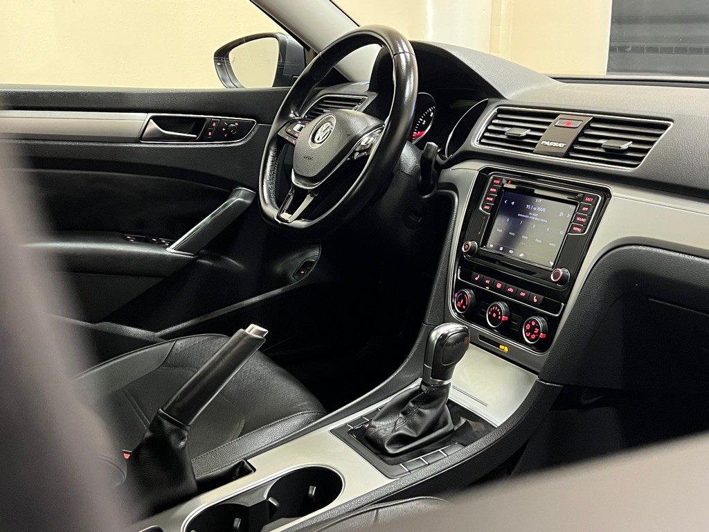 2019 Volkswagen Passat Image 17