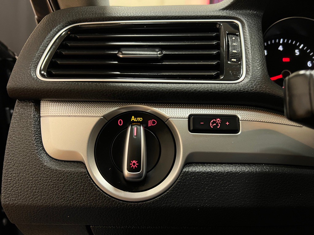 2019 Volkswagen Passat Image 19