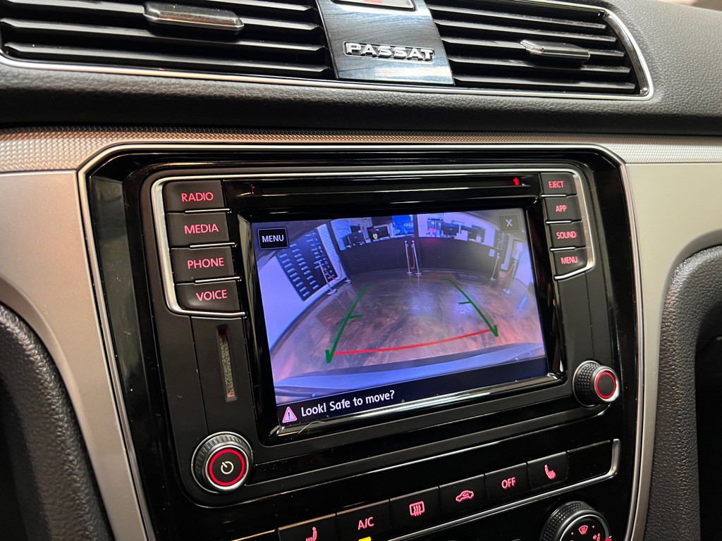 2019 Volkswagen Passat Image 24