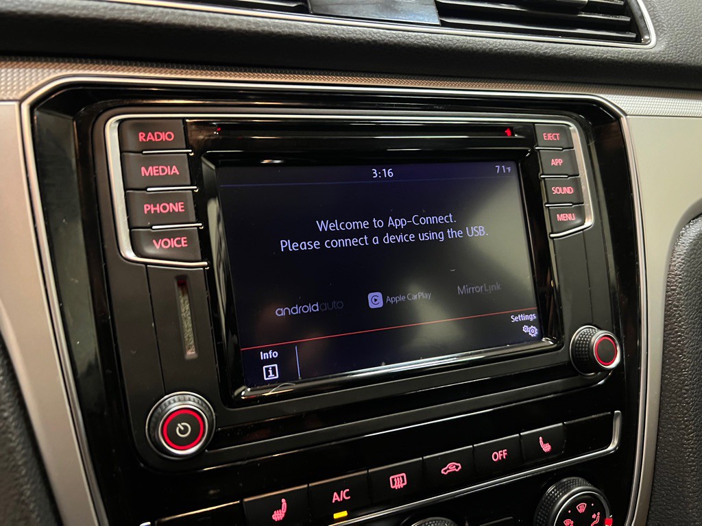 2019 Volkswagen Passat Image 25