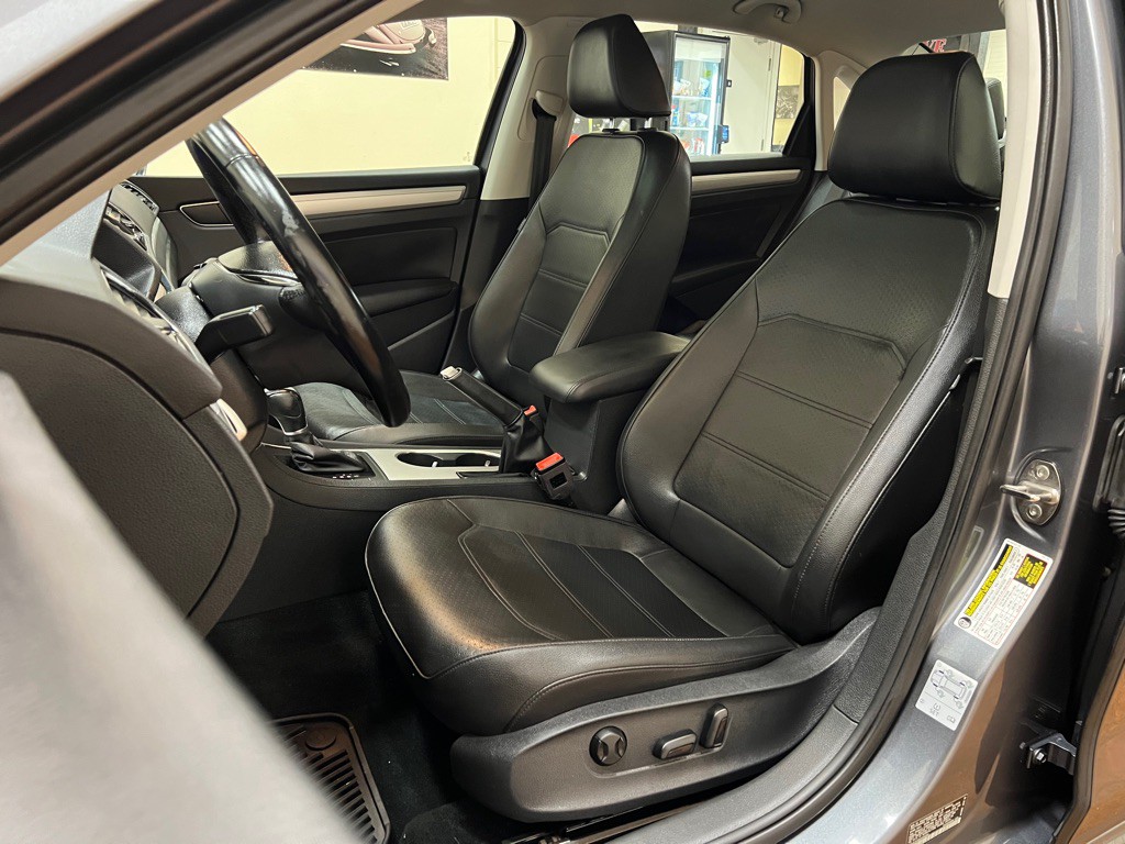 2019 Volkswagen Passat Image 30