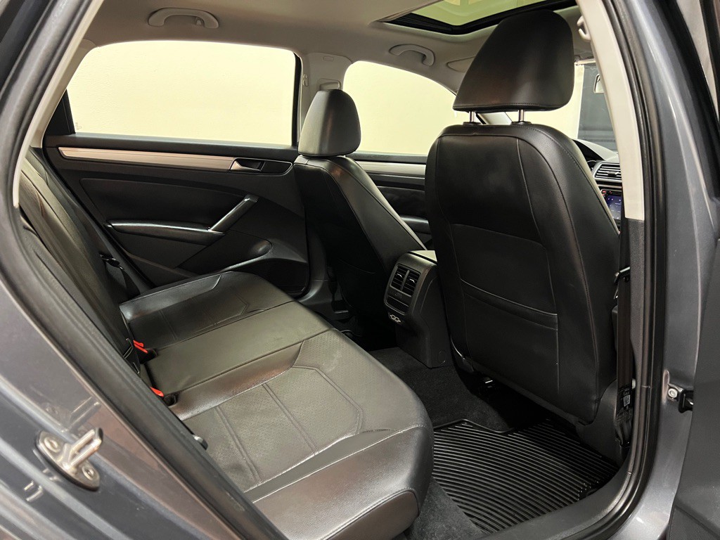 2019 Volkswagen Passat Image 34