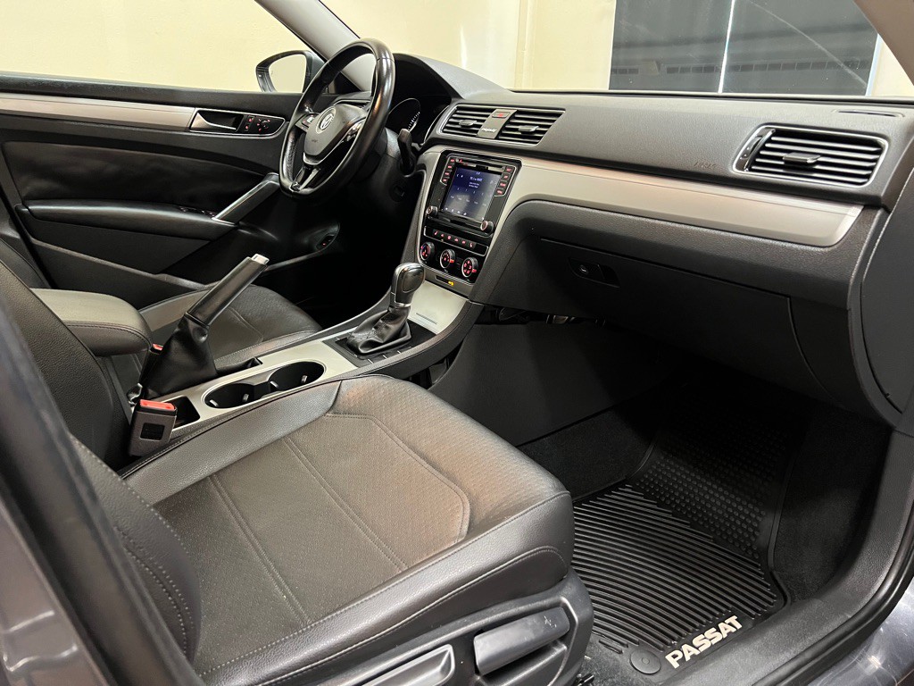 2019 Volkswagen Passat Image 36