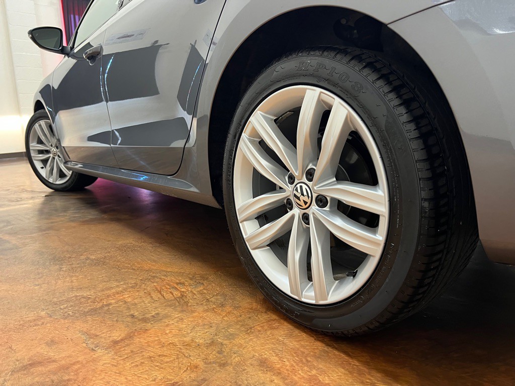 2019 Volkswagen Passat Image 40