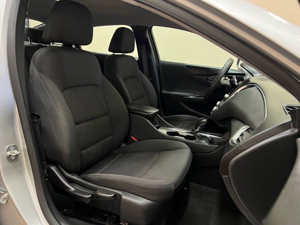 2020 Chevrolet Malibu Image 32