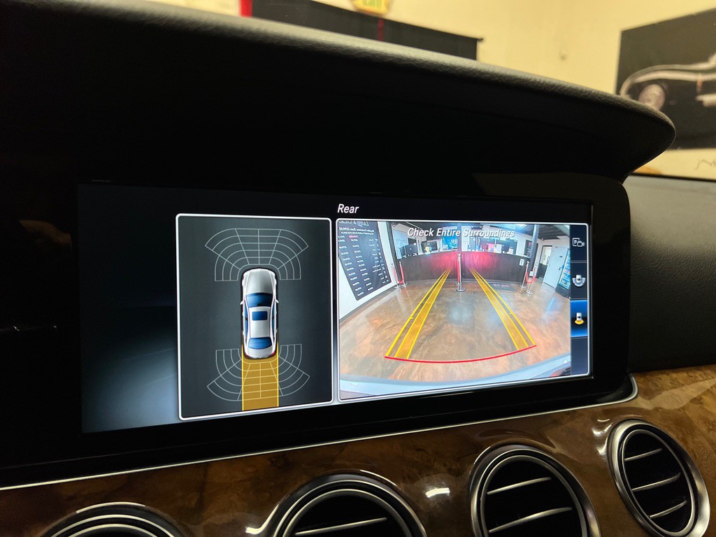 2017 Mercedes-Benz E-Class Image 26