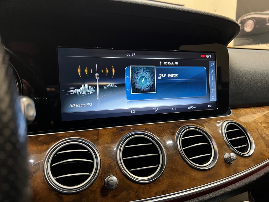 2017 Mercedes-Benz E-Class Image 28