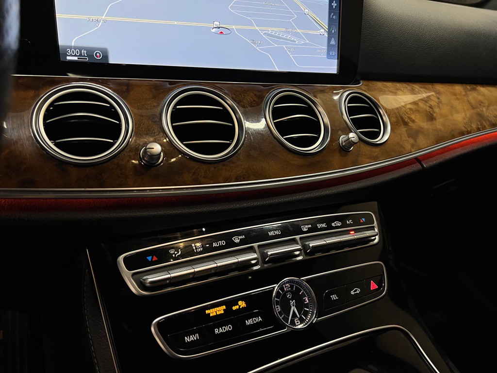 2017 Mercedes-Benz E-Class Image 29