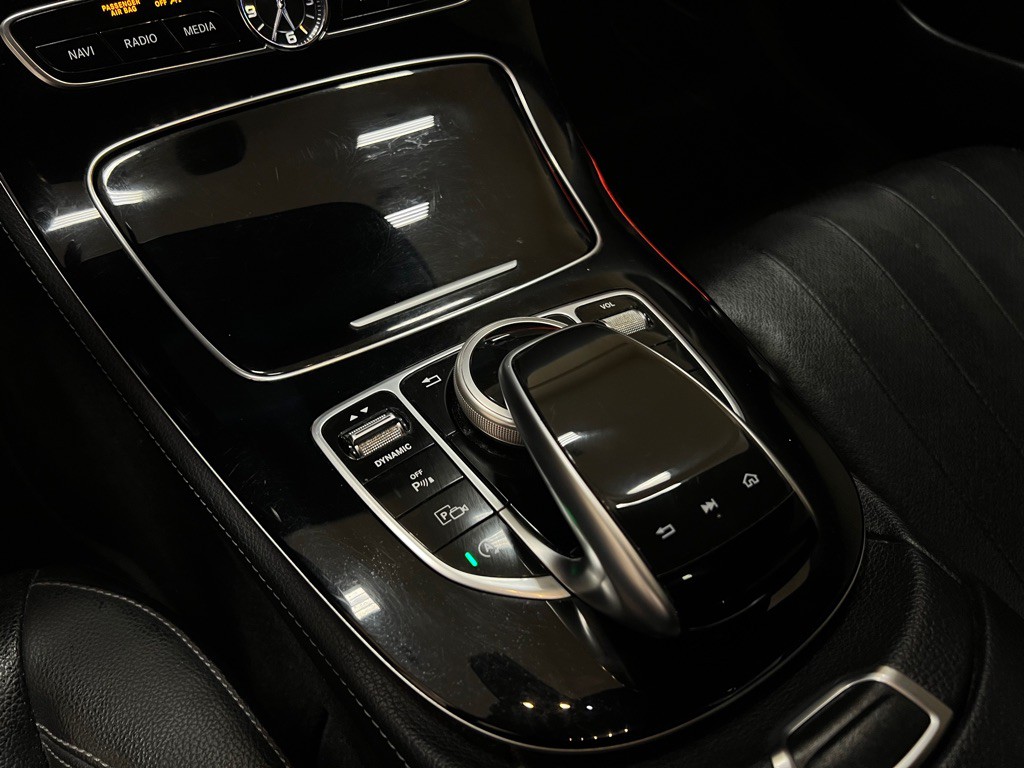 2017 Mercedes-Benz E-Class Image 30