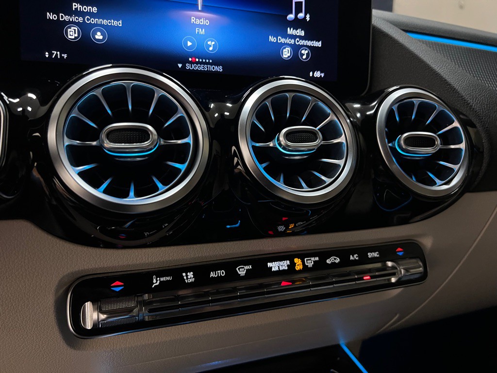 2021 Mercedes-Benz GLA-Class Image 32