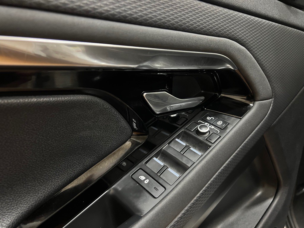 2020 Land Rover Range Rover Evoque Image 19