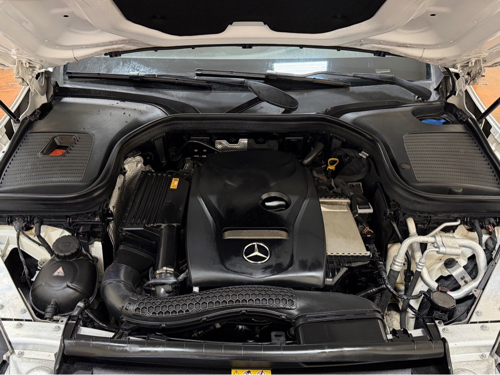 2017 Mercedes-Benz GLC-Class Image 14
