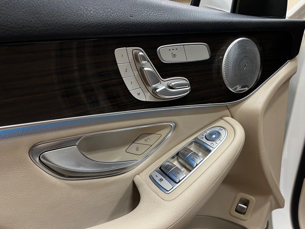 2017 Mercedes-Benz GLC-Class Image 21