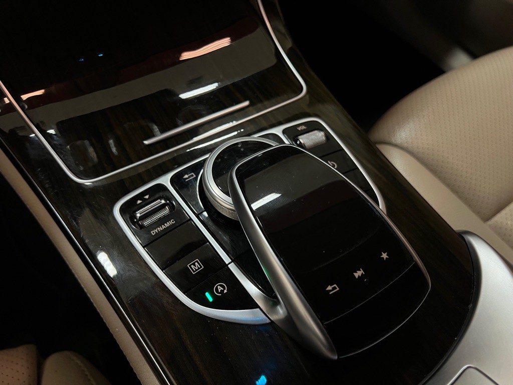 2017 Mercedes-Benz GLC-Class Image 30