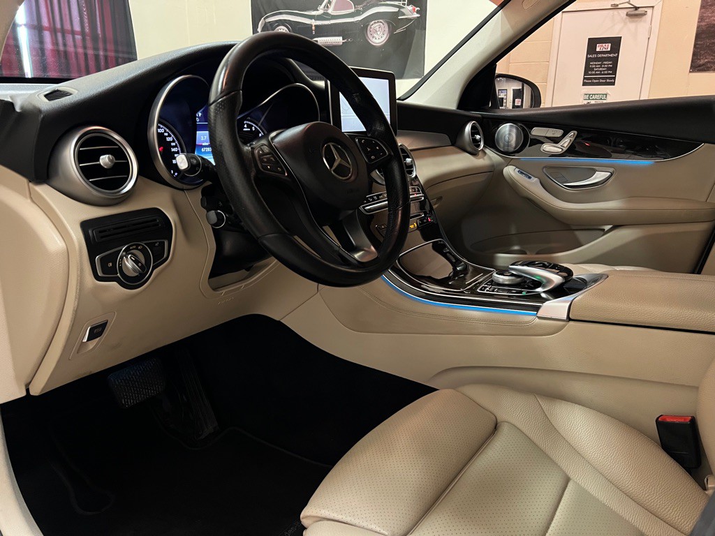 2017 Mercedes-Benz GLC-Class Image 31