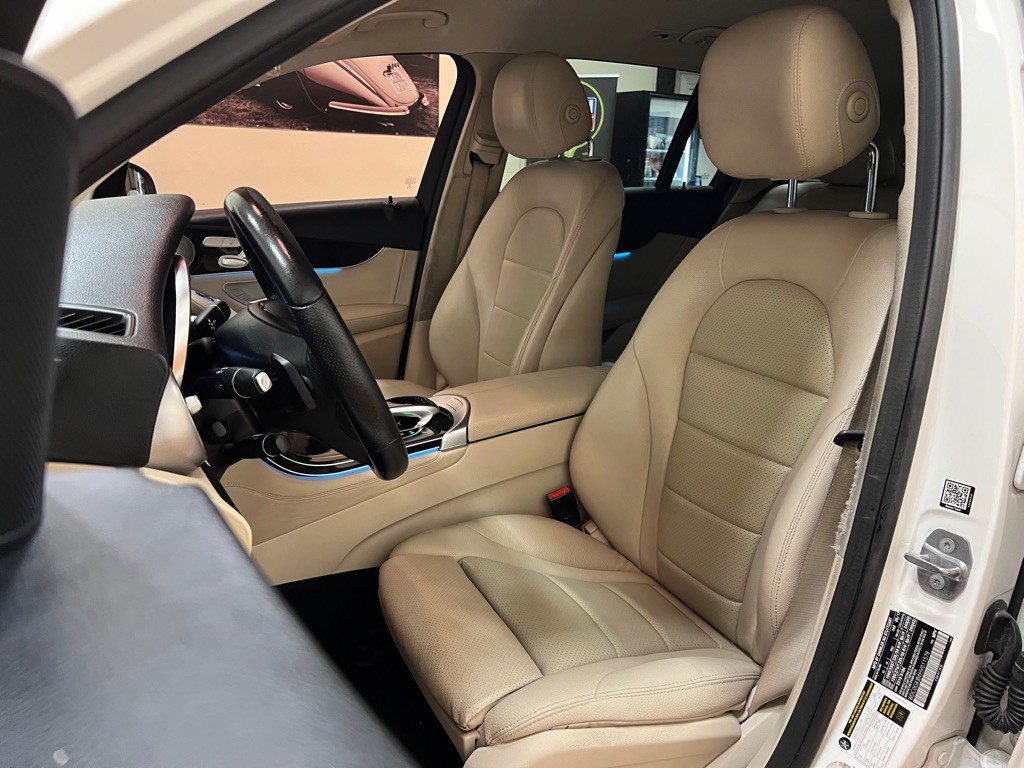 2017 Mercedes-Benz GLC-Class Image 32