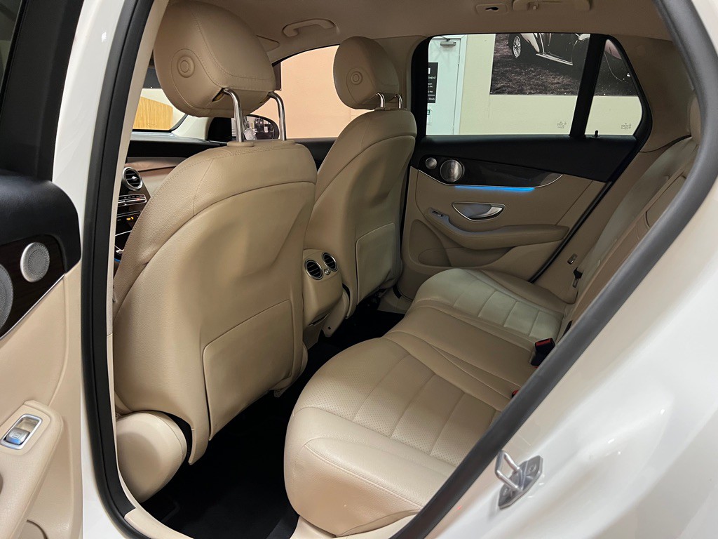 2017 Mercedes-Benz GLC-Class Image 33