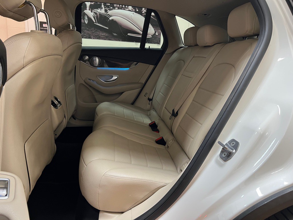 2017 Mercedes-Benz GLC-Class Image 34