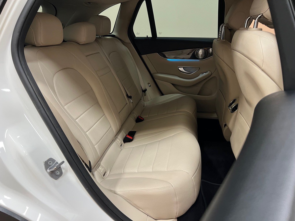 2017 Mercedes-Benz GLC-Class Image 35