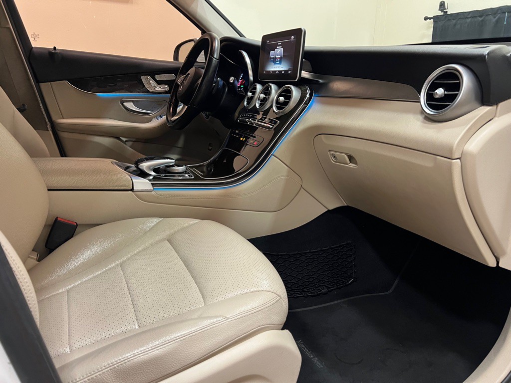 2017 Mercedes-Benz GLC-Class Image 38