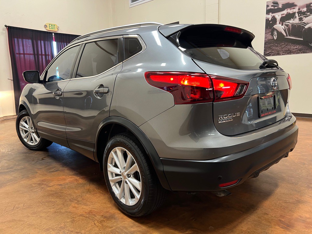2019 Nissan Rogue Image 2