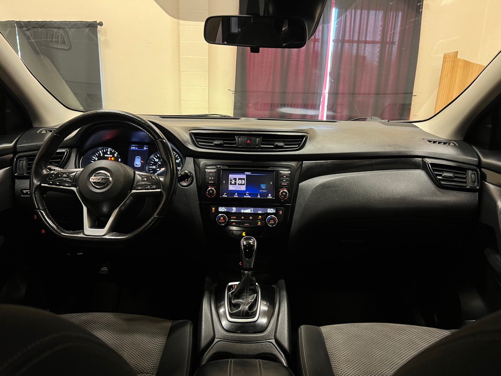 2019 Nissan Rogue Image 18