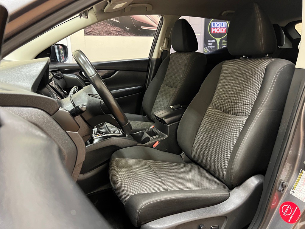 2019 Nissan Rogue Image 30