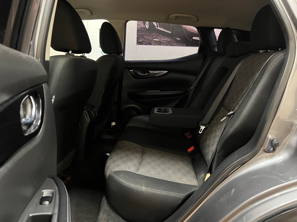 2019 Nissan Rogue Image 32
